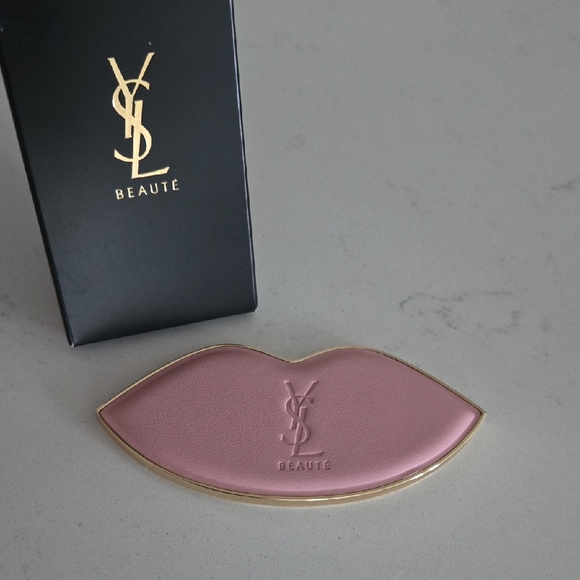New In Box Yves Saint Laurent Lip-Shaped Mirror Soft Pink & Gold 4x2 YSL Mirror - Picture 2 of 4